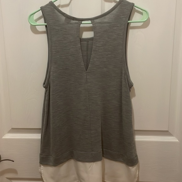 Stretch knit gray tank w/ charmeuse shirttail trim - Picture 3 of 4